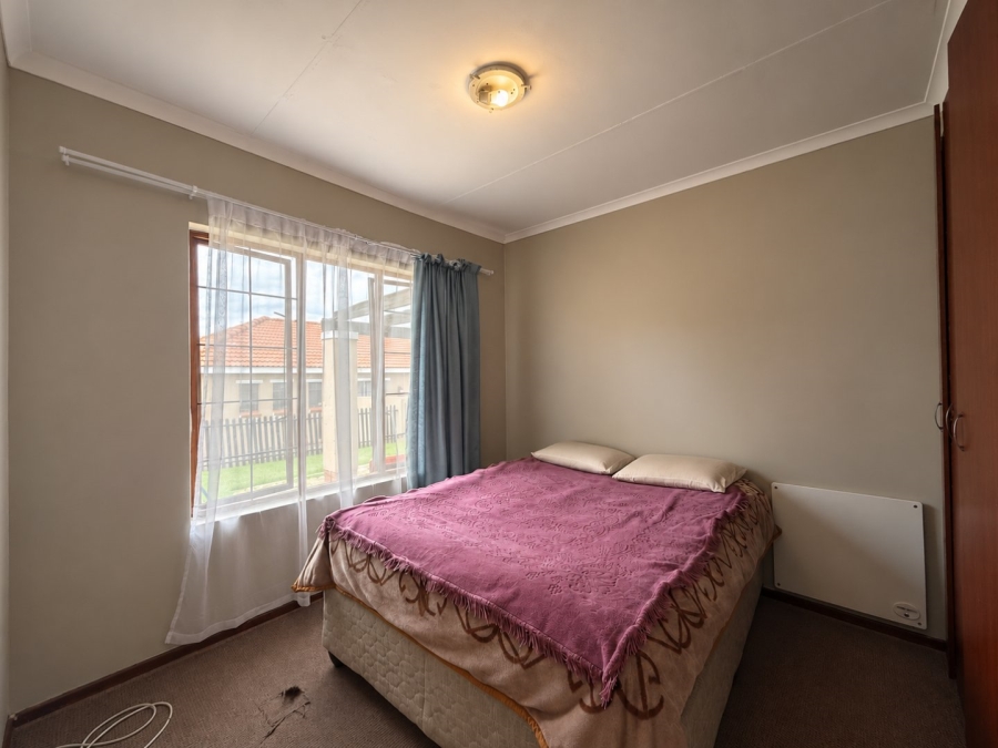 To Let 3 Bedroom Property for Rent in Hillside Free State